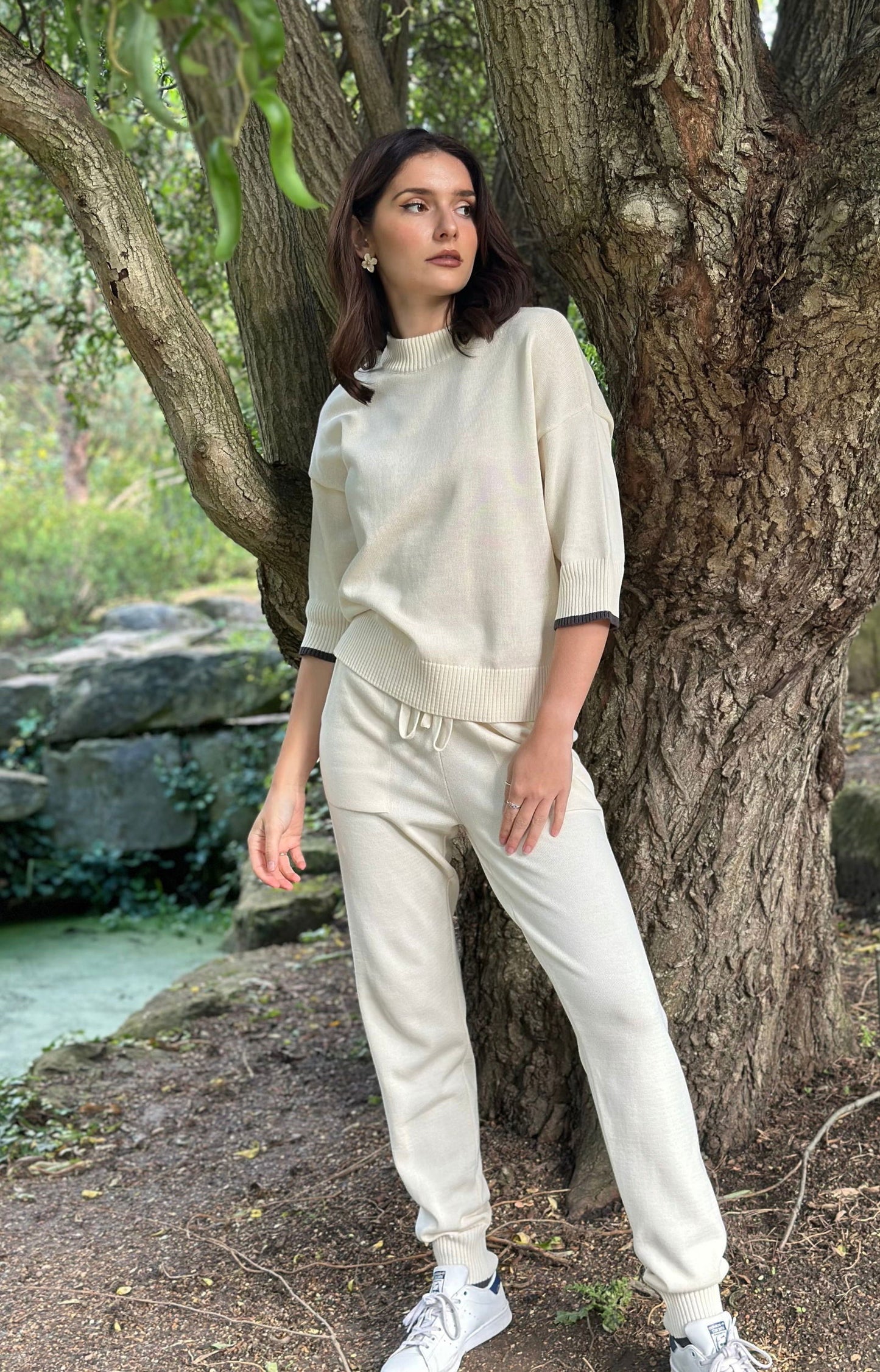 Relaxed Silhouette Elegant Casual Look Short Sleeve Cotton Crewneck Top - AALKAMI.London