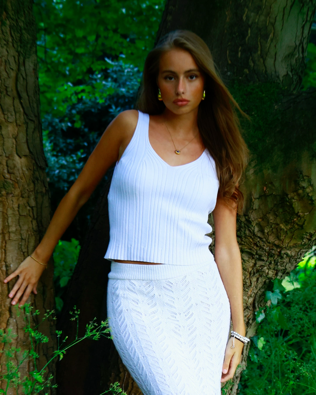 Lightweight Sleeveless Ribbed Knitted V-Neck White Top - AALKAMI.London