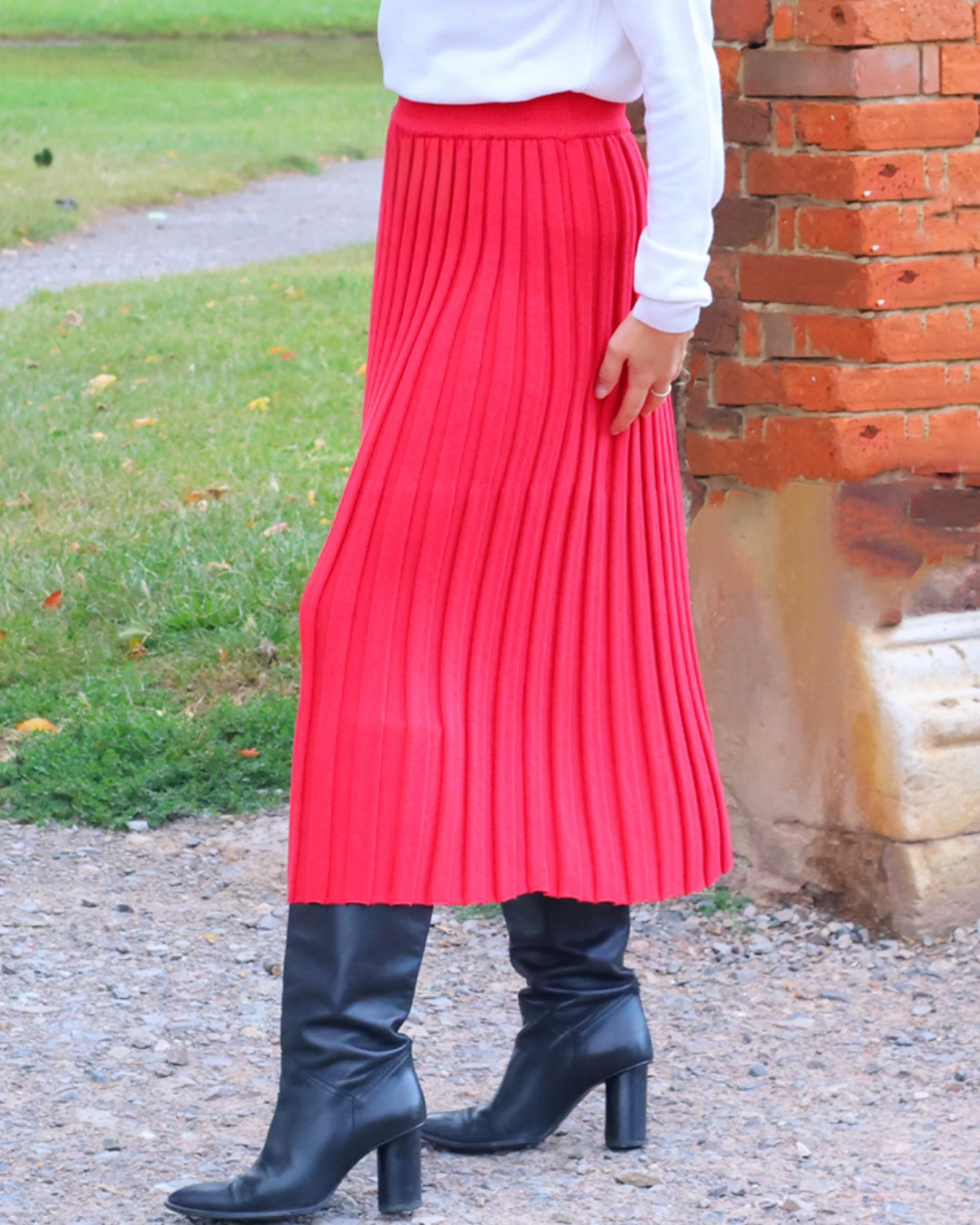 Knitted Pleated Red Cotton MIDI Skirt - AALKAMI.London