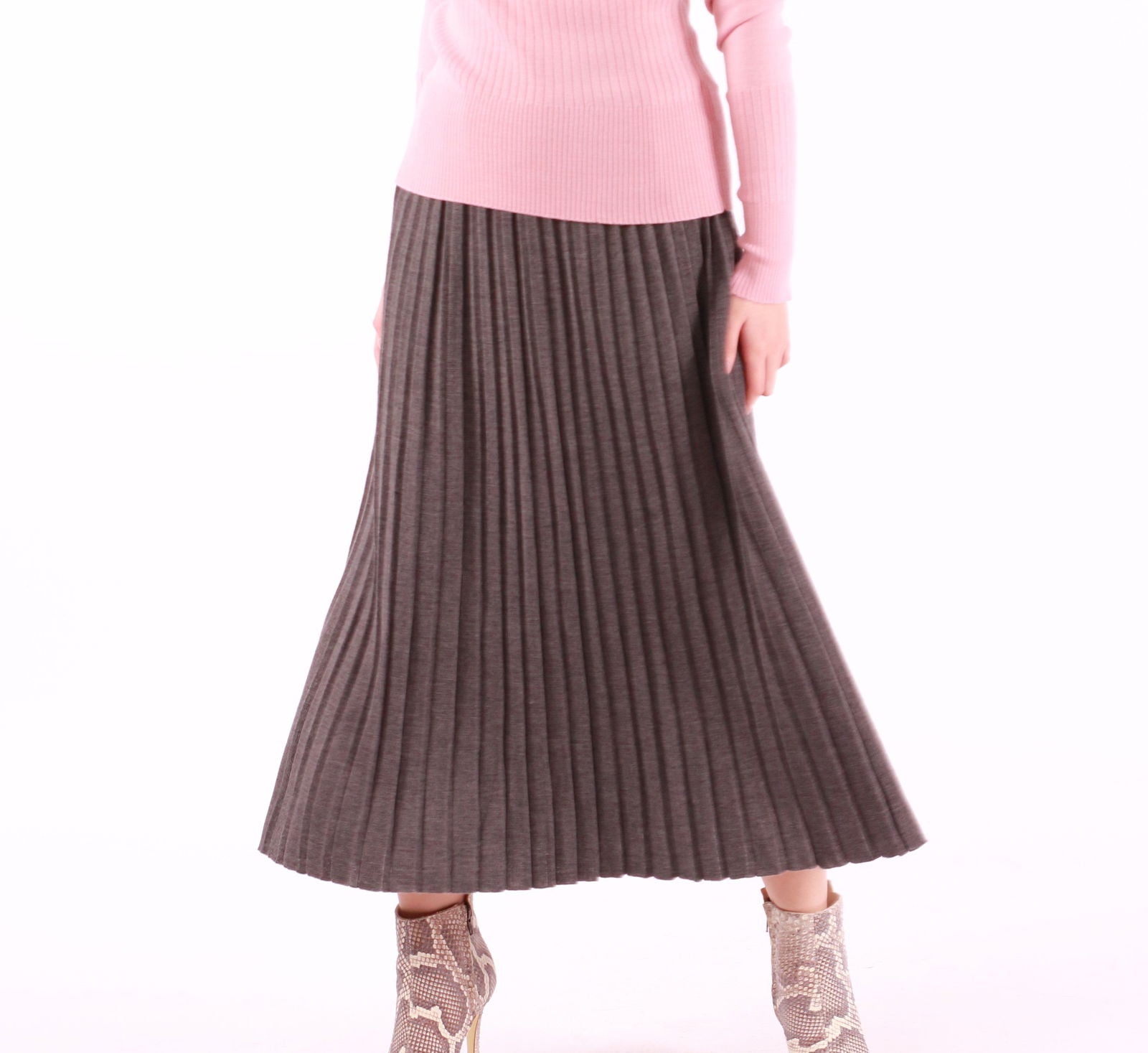 Women’s Pleated Knitted Skirt - AALKAMI.London